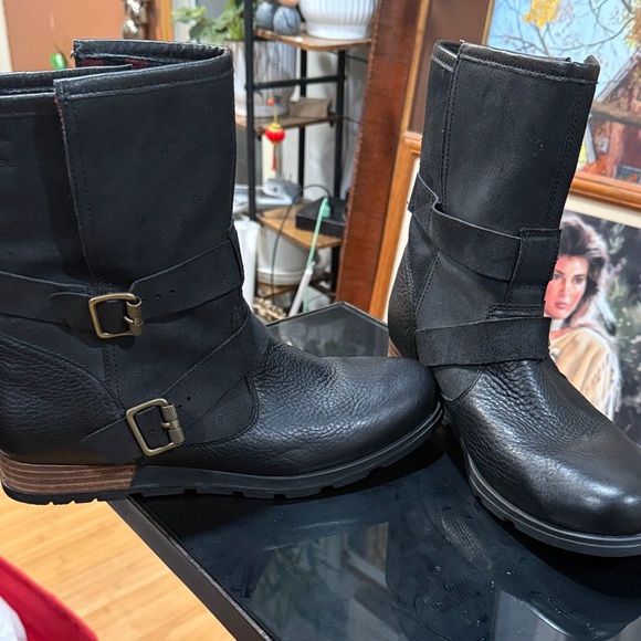 Sorel Black Leather Combat Boots - Picture 5 of 5